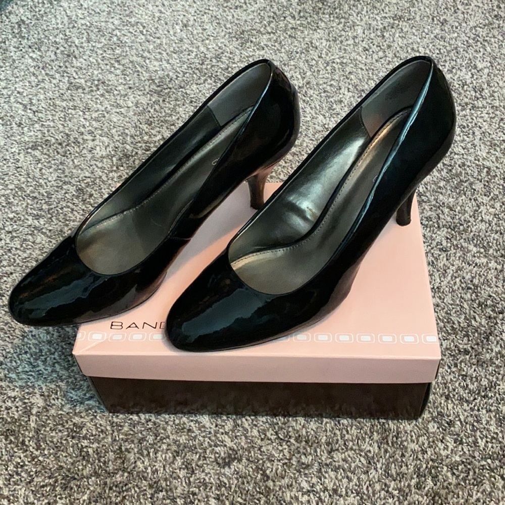 Bandolino Black Round Almond Toe Patent Pumps